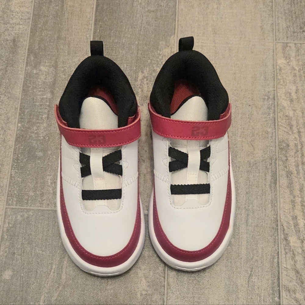 Jordan Aura 3 Toddler 10C 'White Very Berry'